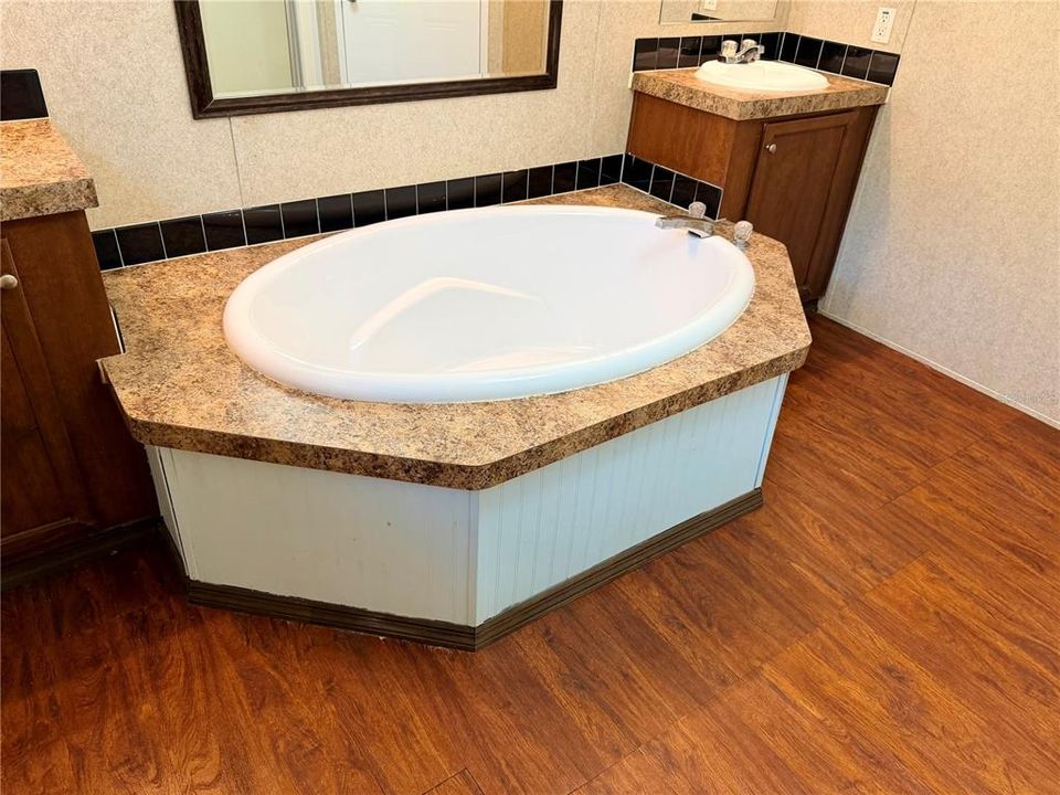 For Sale: $174,900 (3 beds, 2 baths, 1800 Square Feet)