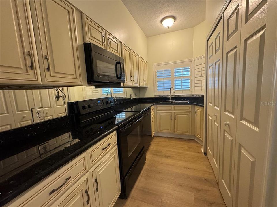 En Venta: $259,900 (2 camas, 2 baños, 957 Pies cuadrados)