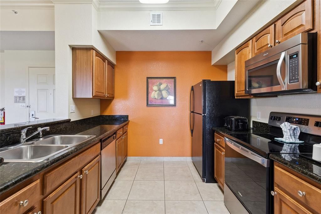 For Sale: $349,999 (4 beds, 4 baths, 2141 Square Feet)