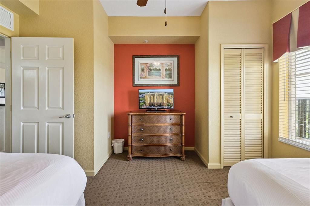 For Sale: $349,999 (4 beds, 4 baths, 2141 Square Feet)