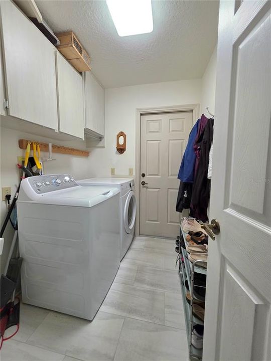 For Sale: $319,900 (3 beds, 2 baths, 1730 Square Feet)