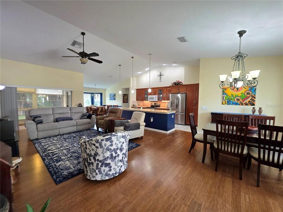 For Sale: $319,900 (3 beds, 2 baths, 1730 Square Feet)