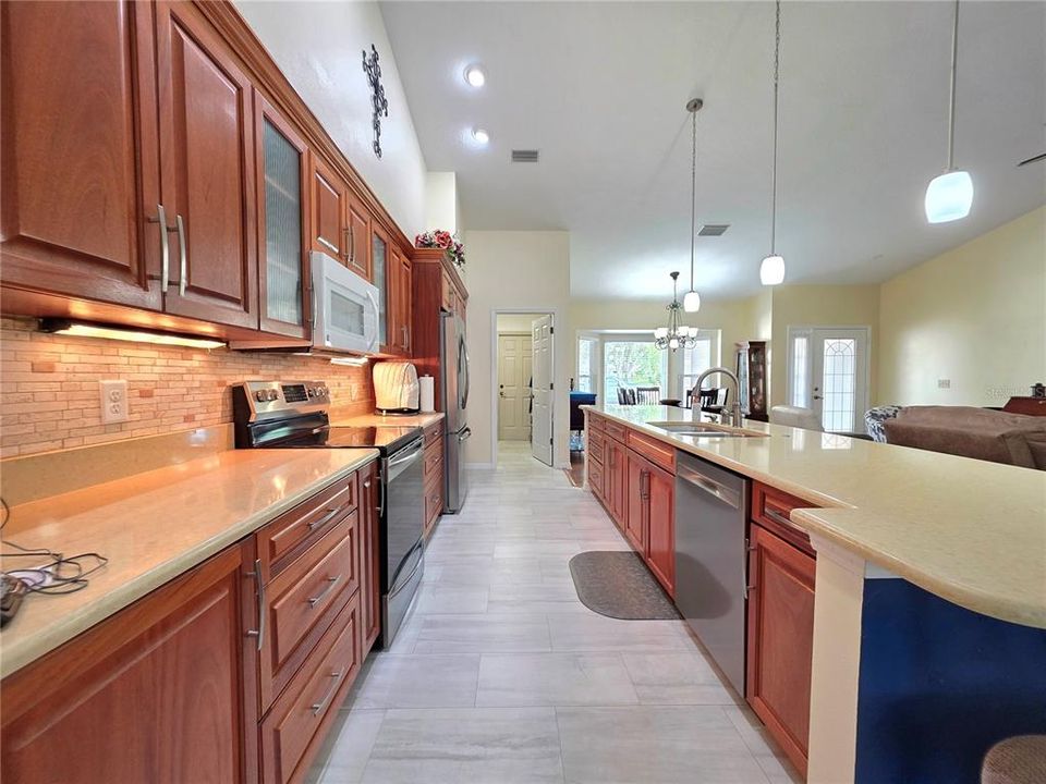 For Sale: $319,900 (3 beds, 2 baths, 1730 Square Feet)