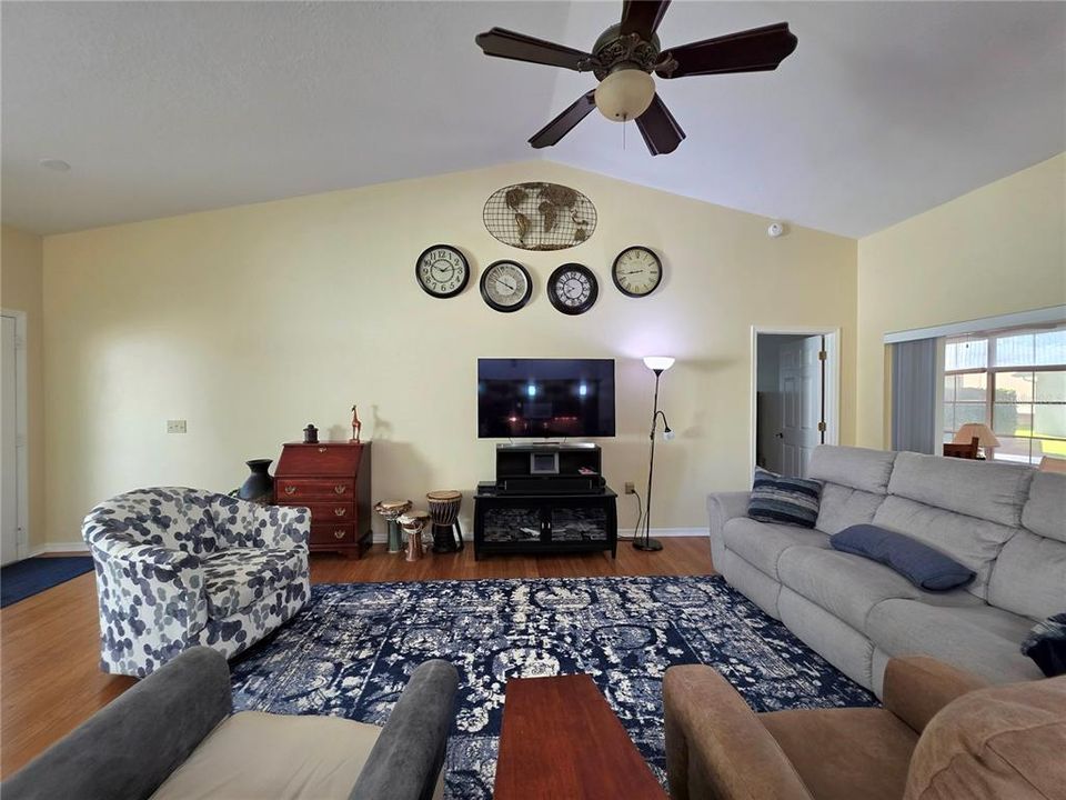 For Sale: $319,900 (3 beds, 2 baths, 1730 Square Feet)