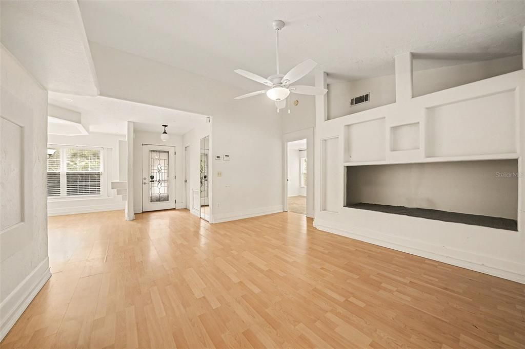 En Venta: $292,400 (3 camas, 2 baños, 1571 Pies cuadrados)