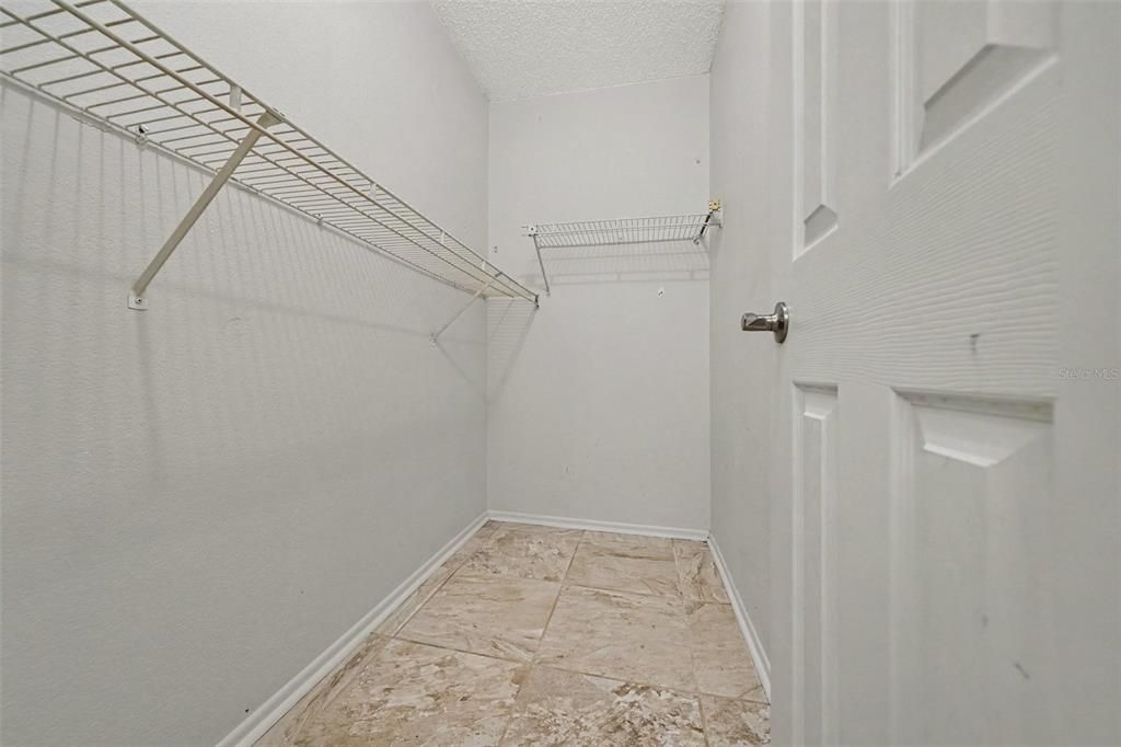 En Venta: $292,400 (3 camas, 2 baños, 1571 Pies cuadrados)