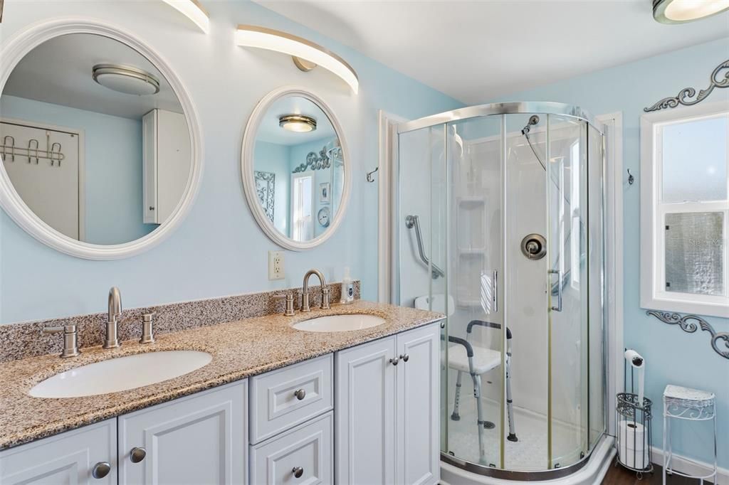 На продажу: $249,000 (2 спален, 2 ванн, 1015 Квадратных фут)