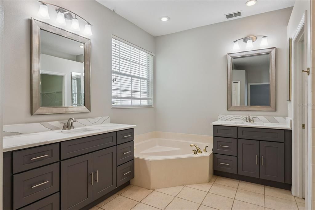 For Sale: $899,900 (5 beds, 4 baths, 3514 Square Feet)