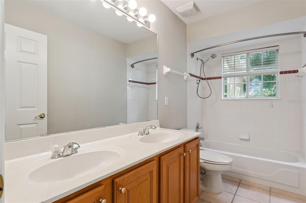 For Sale: $899,900 (5 beds, 4 baths, 3514 Square Feet)