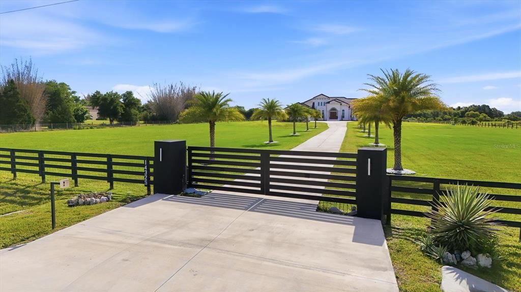 For Sale: $2,480,000 (6 beds, 6 baths, 6699 Square Feet)