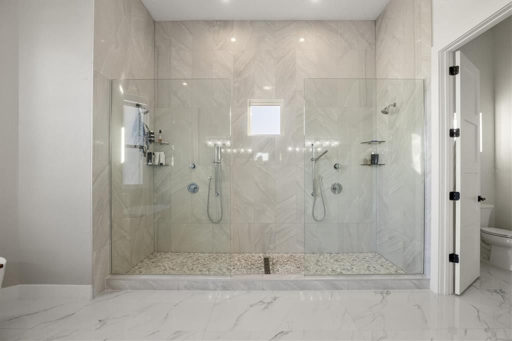 For Sale: $2,480,000 (6 beds, 6 baths, 6699 Square Feet)