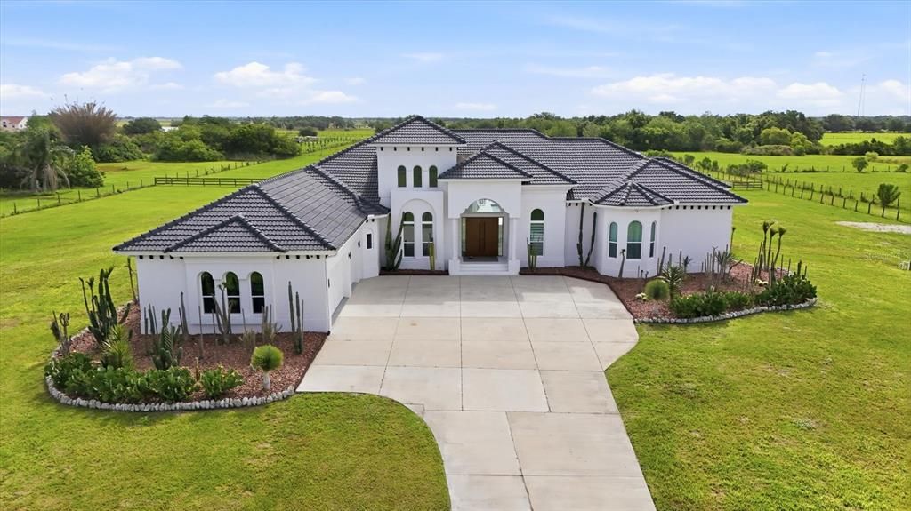 For Sale: $2,480,000 (6 beds, 6 baths, 6699 Square Feet)