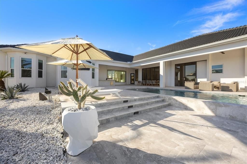 For Sale: $2,480,000 (6 beds, 6 baths, 6699 Square Feet)