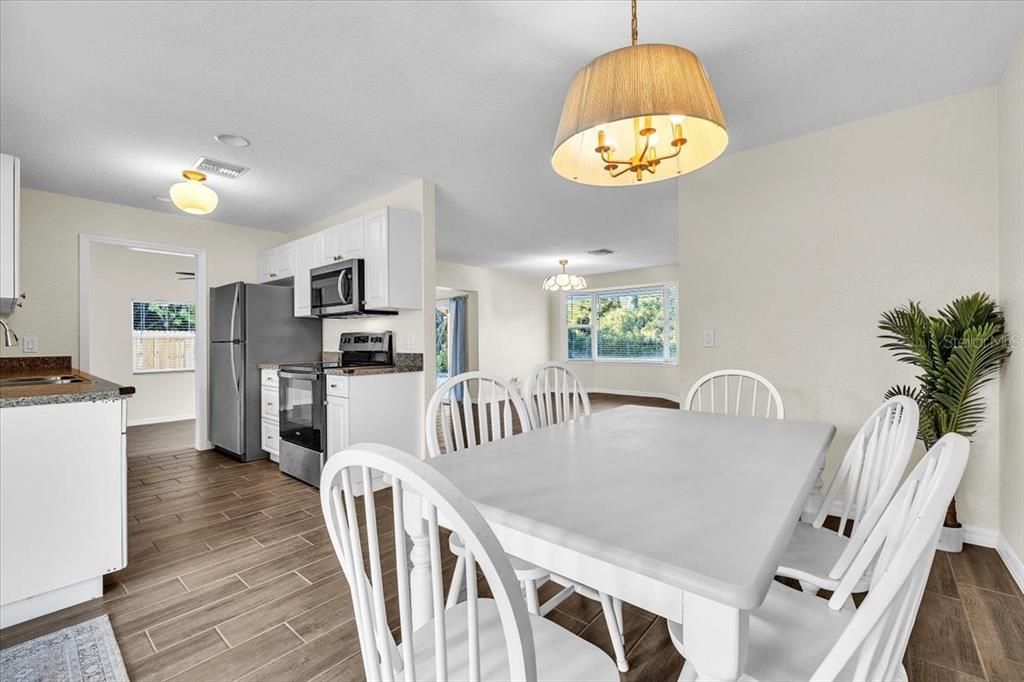 For Sale: $239,999 (2 beds, 2 baths, 1547 Square Feet)