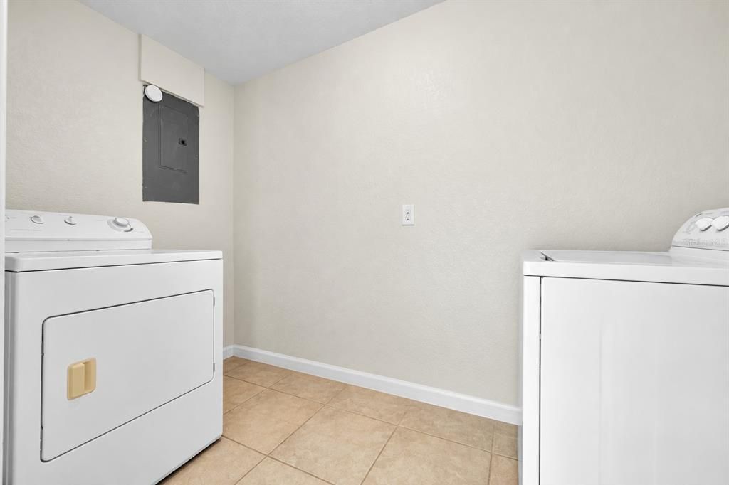 For Sale: $239,999 (2 beds, 2 baths, 1547 Square Feet)