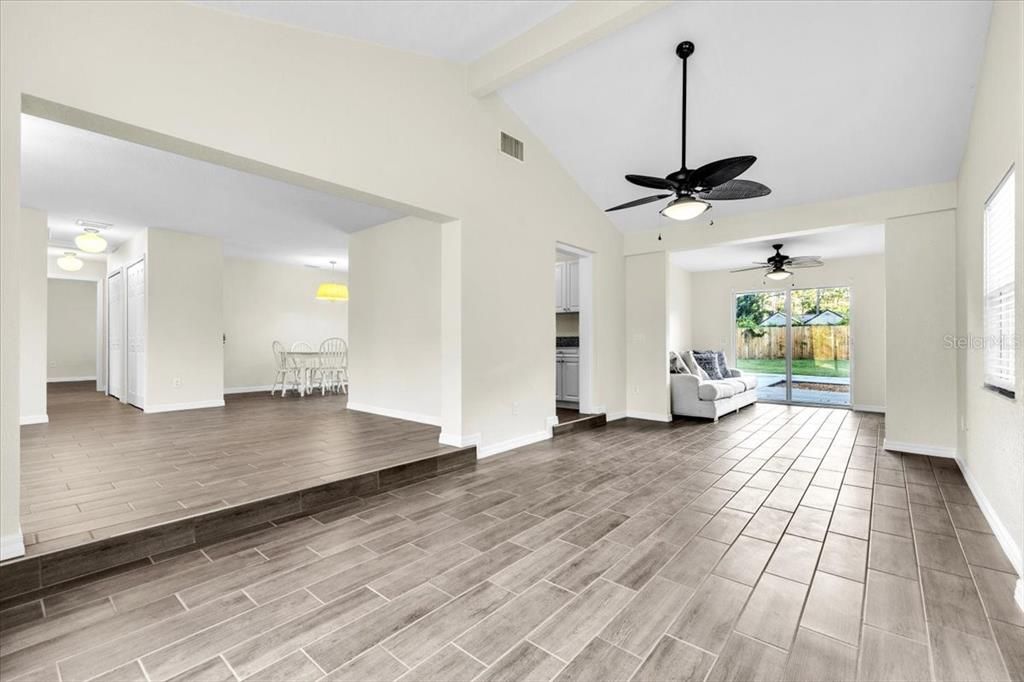 For Sale: $239,999 (2 beds, 2 baths, 1547 Square Feet)