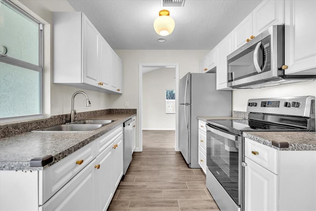 For Sale: $239,999 (2 beds, 2 baths, 1547 Square Feet)