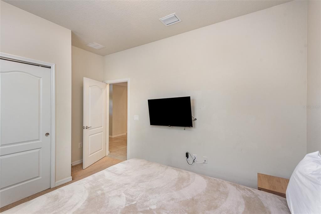 For Rent: $3,000 (5 beds, 4 baths, 2263 Square Feet)