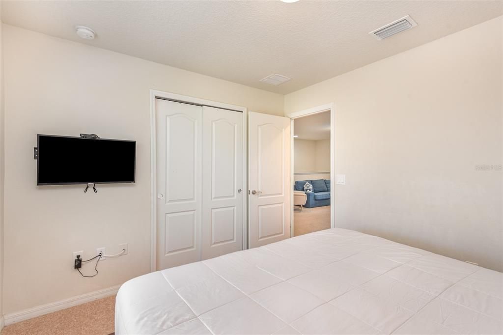 For Rent: $3,000 (5 beds, 4 baths, 2263 Square Feet)