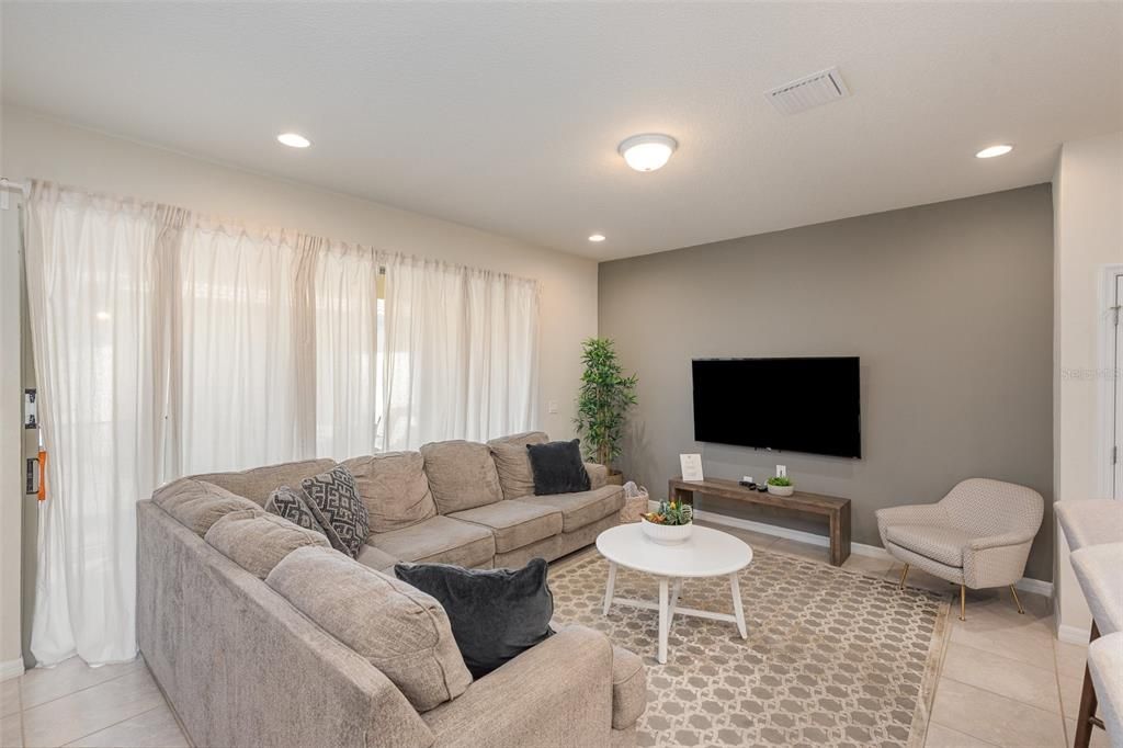 For Rent: $3,000 (5 beds, 4 baths, 2263 Square Feet)