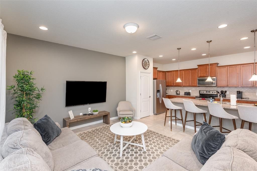 For Rent: $3,000 (5 beds, 4 baths, 2263 Square Feet)