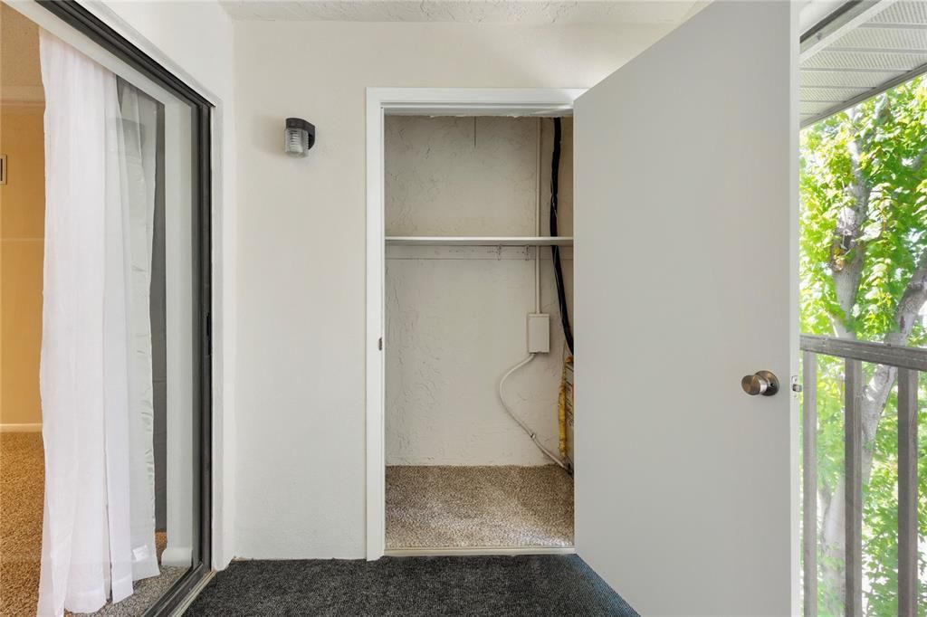 For Sale: $179,900 (2 beds, 2 baths, 1070 Square Feet)