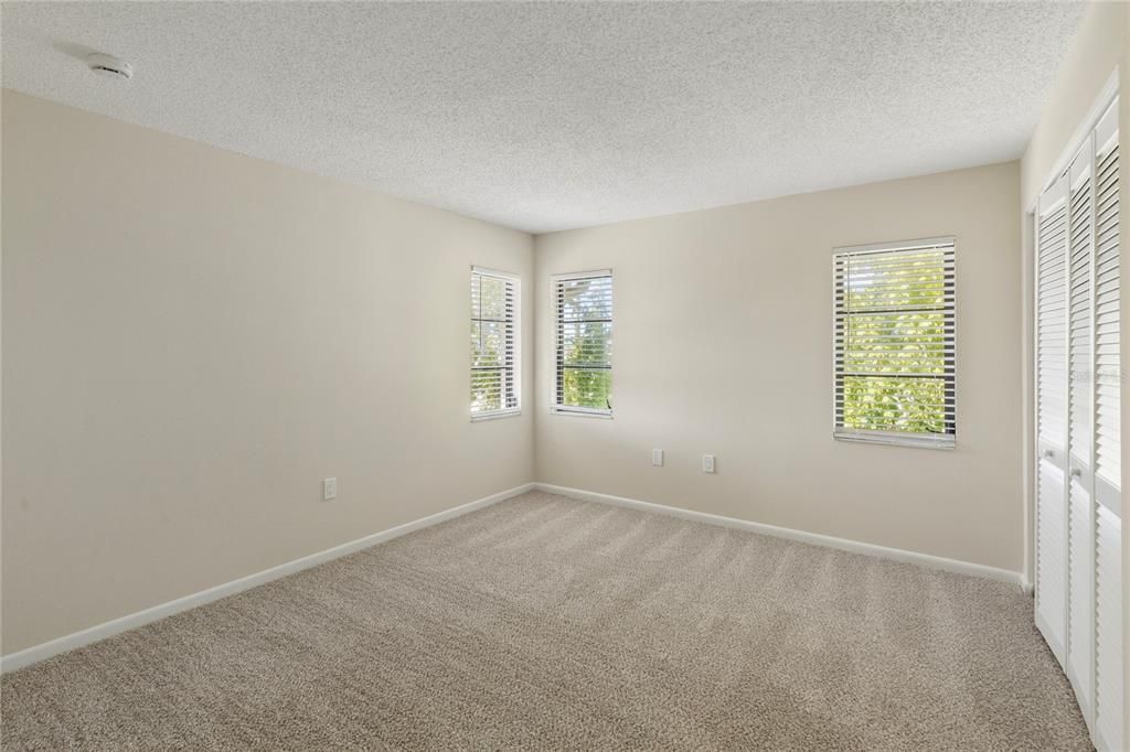 For Sale: $179,900 (2 beds, 2 baths, 1070 Square Feet)