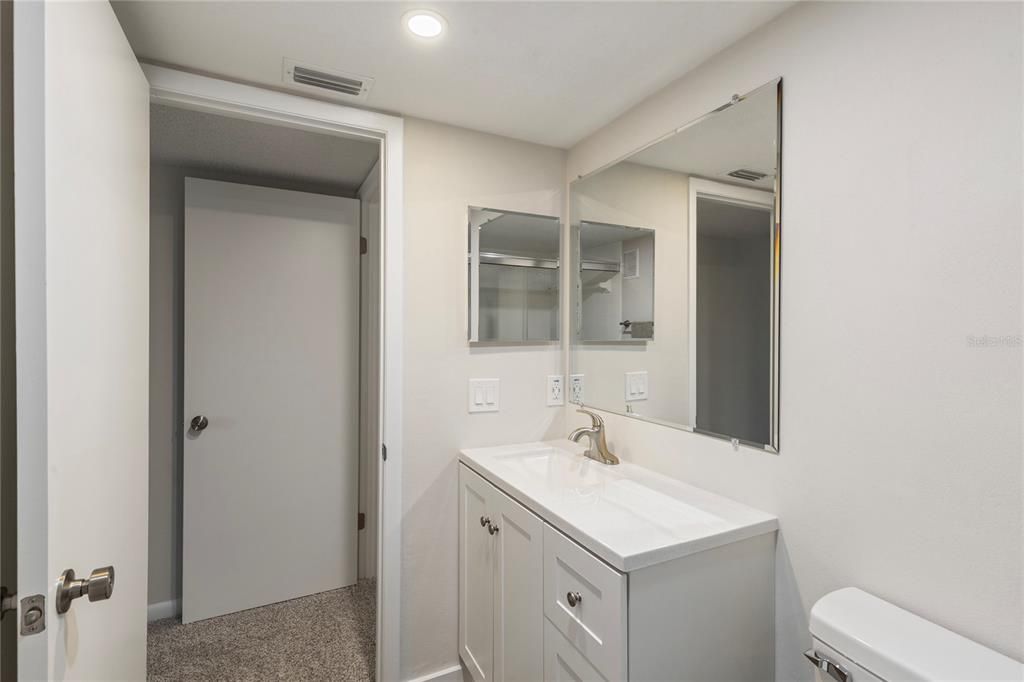 For Sale: $179,900 (2 beds, 2 baths, 1070 Square Feet)
