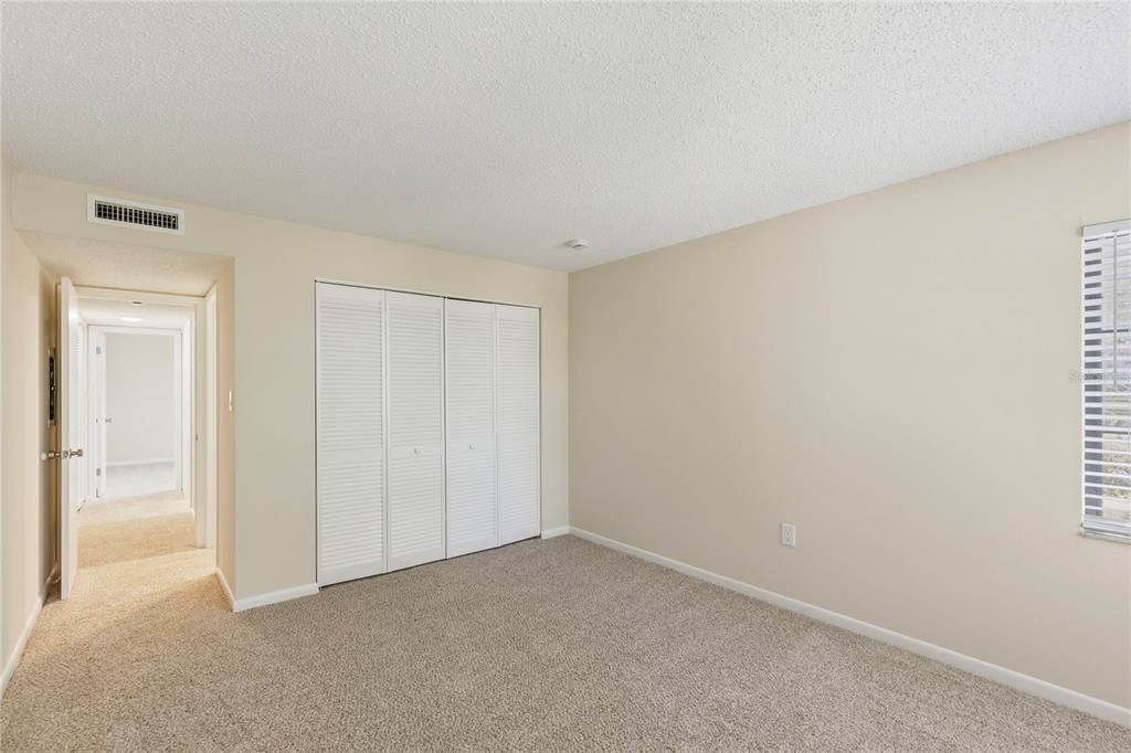 For Sale: $179,900 (2 beds, 2 baths, 1070 Square Feet)