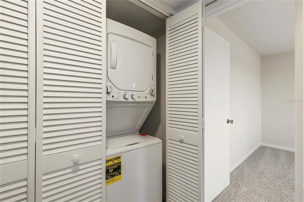 For Sale: $179,900 (2 beds, 2 baths, 1070 Square Feet)