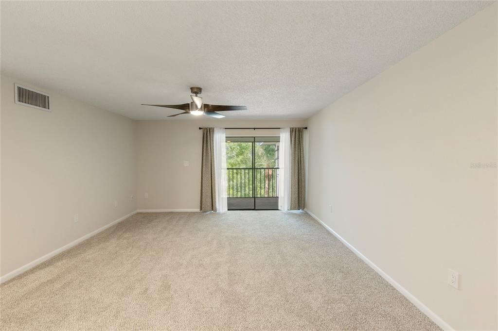 For Sale: $179,900 (2 beds, 2 baths, 1070 Square Feet)