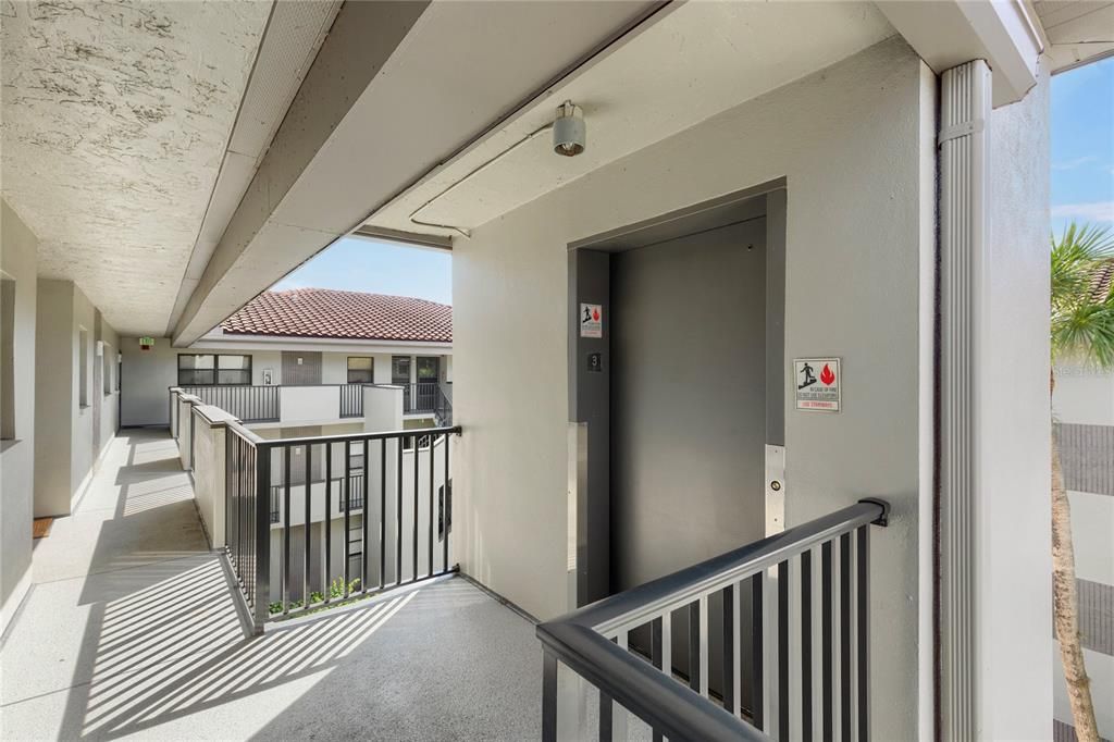 For Sale: $179,900 (2 beds, 2 baths, 1070 Square Feet)