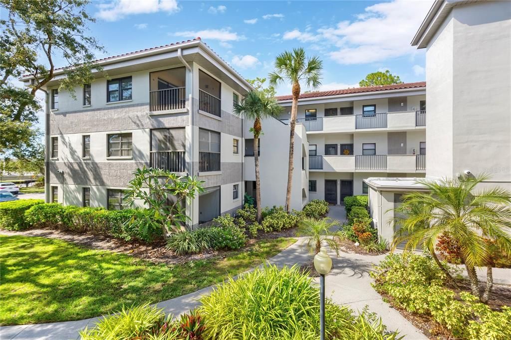 For Sale: $179,900 (2 beds, 2 baths, 1070 Square Feet)