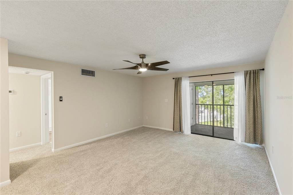 For Sale: $179,900 (2 beds, 2 baths, 1070 Square Feet)