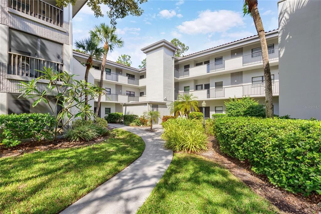 For Sale: $179,900 (2 beds, 2 baths, 1070 Square Feet)