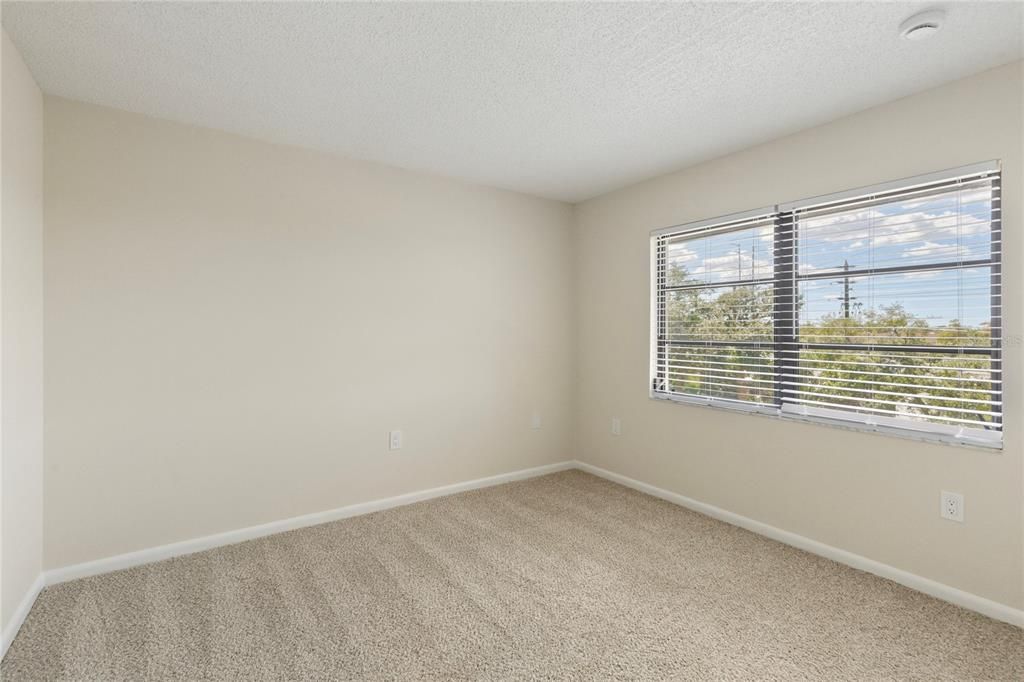 For Sale: $179,900 (2 beds, 2 baths, 1070 Square Feet)