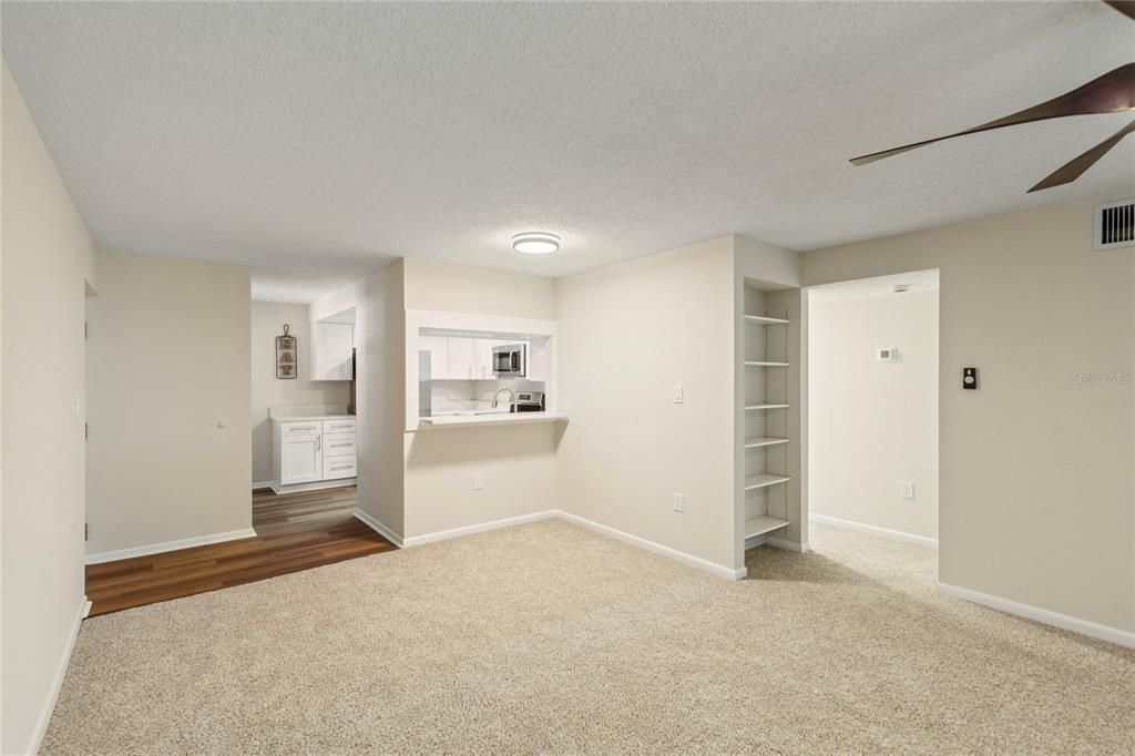 For Sale: $179,900 (2 beds, 2 baths, 1070 Square Feet)