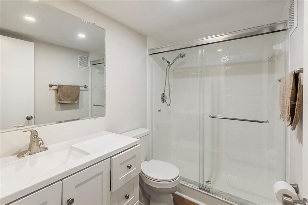 For Sale: $179,900 (2 beds, 2 baths, 1070 Square Feet)