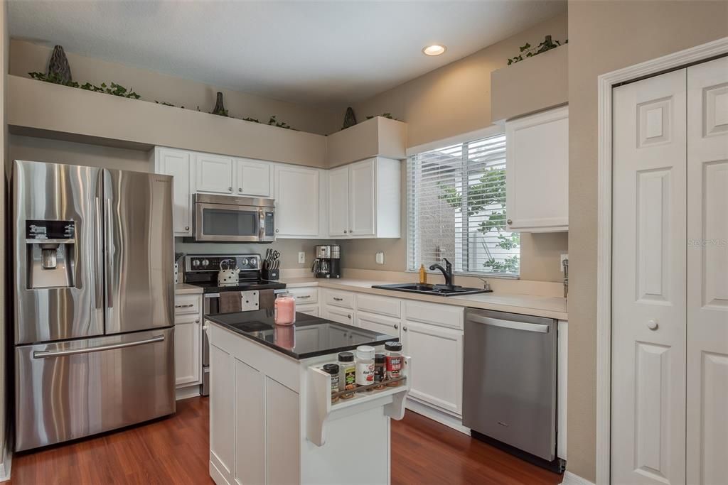 For Sale: $560,000 (3 beds, 2 baths, 2178 Square Feet)