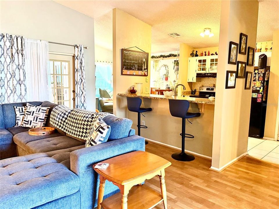 For Sale: $280,000 (2 beds, 2 baths, 1192 Square Feet)