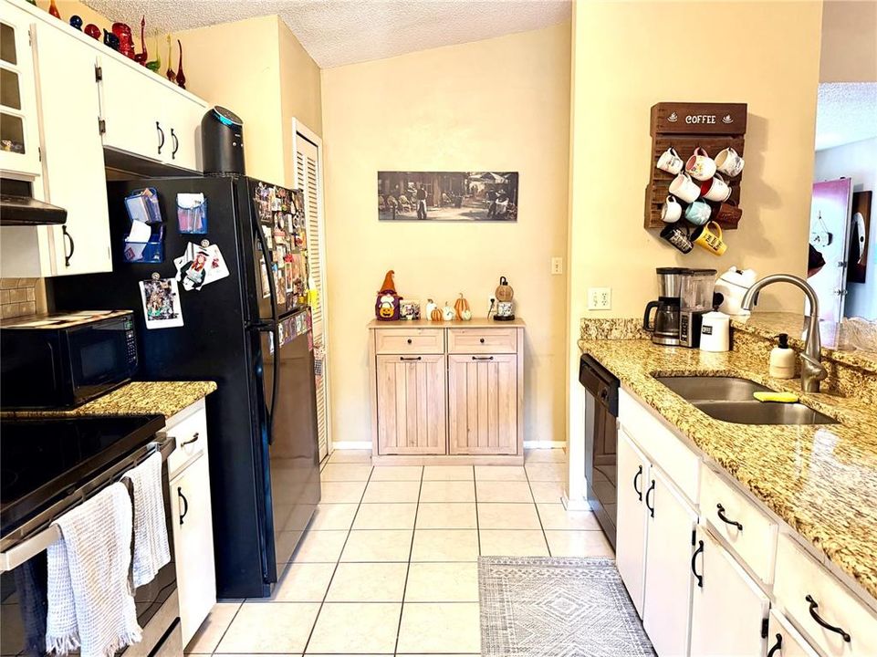 For Sale: $280,000 (2 beds, 2 baths, 1192 Square Feet)