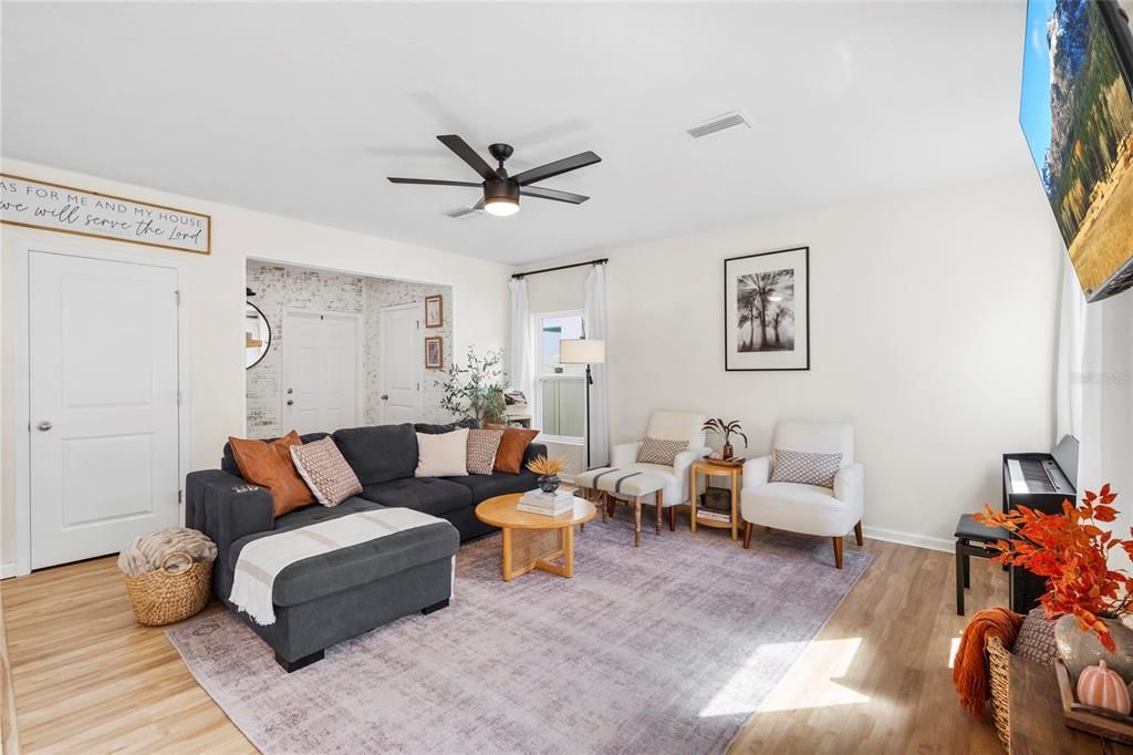 For Sale: $359,990 (4 beds, 2 baths, 1895 Square Feet)