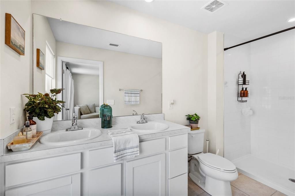 For Sale: $359,990 (4 beds, 2 baths, 1895 Square Feet)