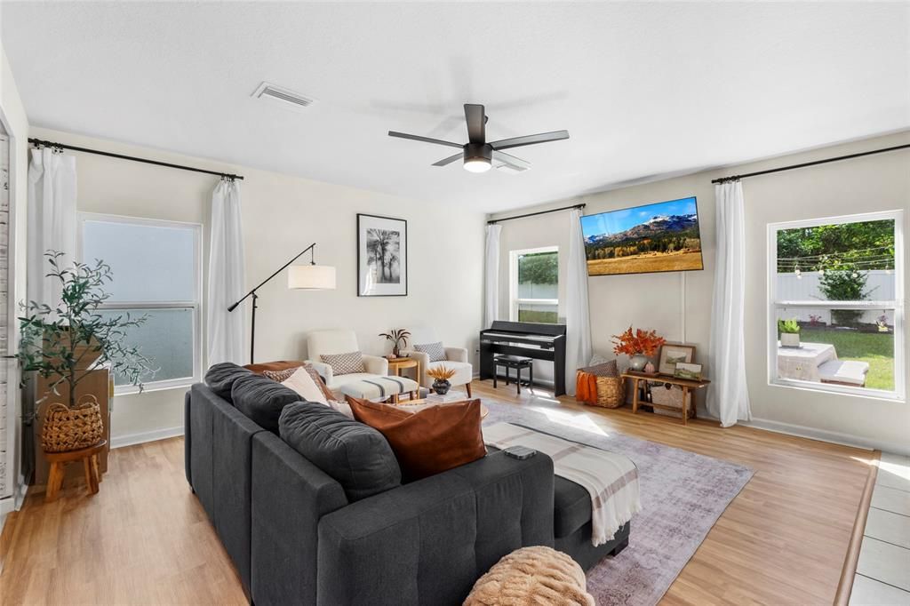 For Sale: $359,990 (4 beds, 2 baths, 1895 Square Feet)