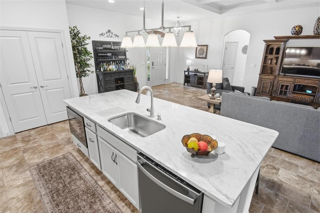 For Sale: $525,000 (3 beds, 2 baths, 1943 Square Feet)