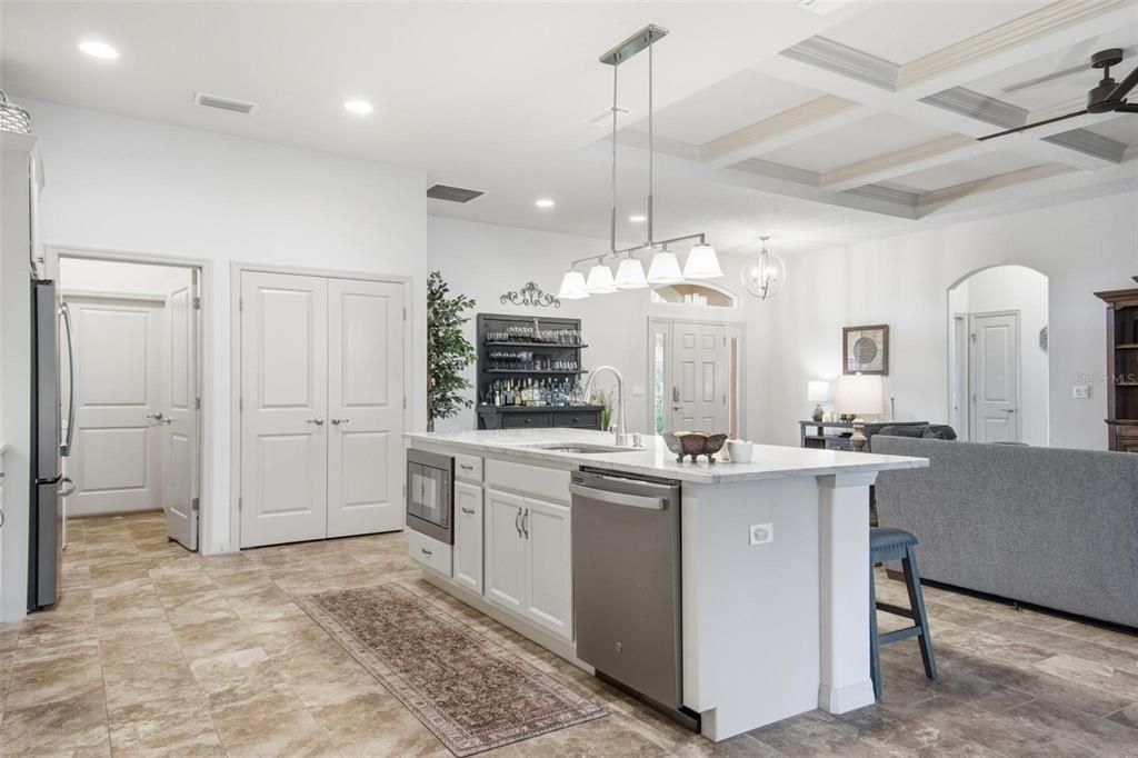 For Sale: $525,000 (3 beds, 2 baths, 1943 Square Feet)