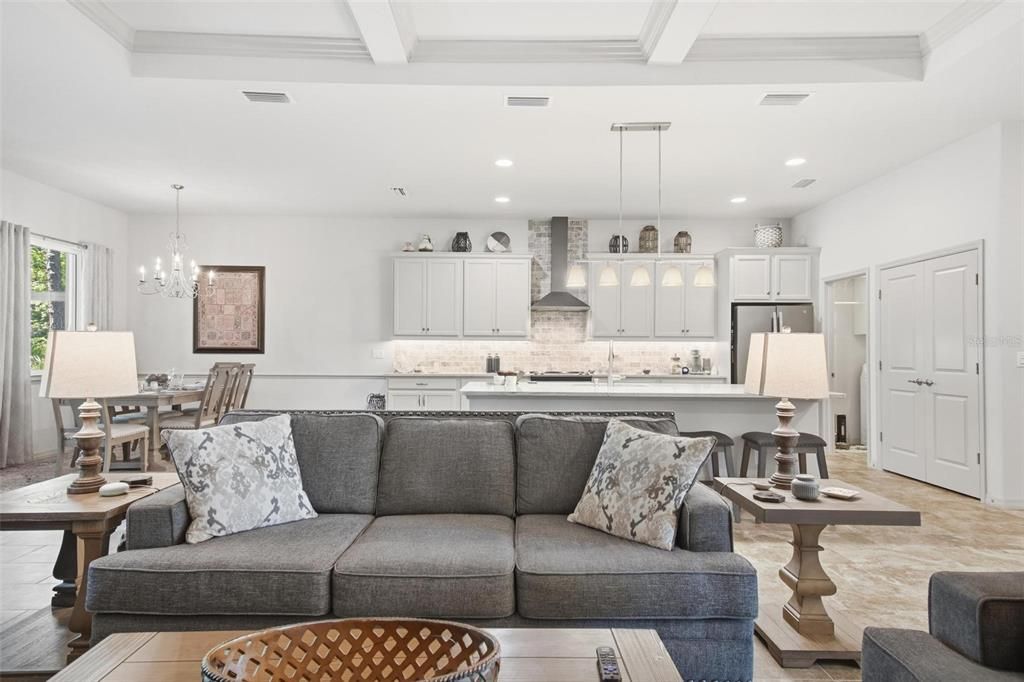 For Sale: $525,000 (3 beds, 2 baths, 1943 Square Feet)