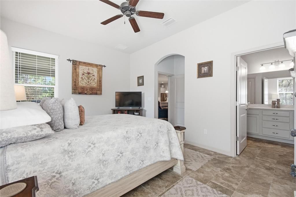 For Sale: $525,000 (3 beds, 2 baths, 1943 Square Feet)