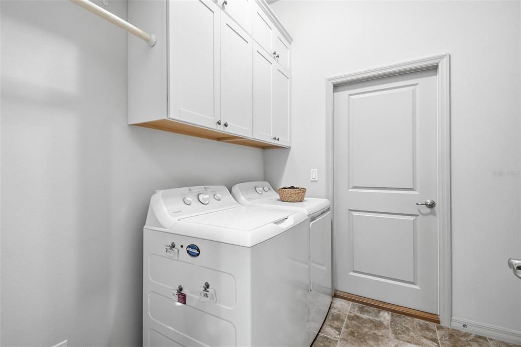 For Sale: $525,000 (3 beds, 2 baths, 1943 Square Feet)