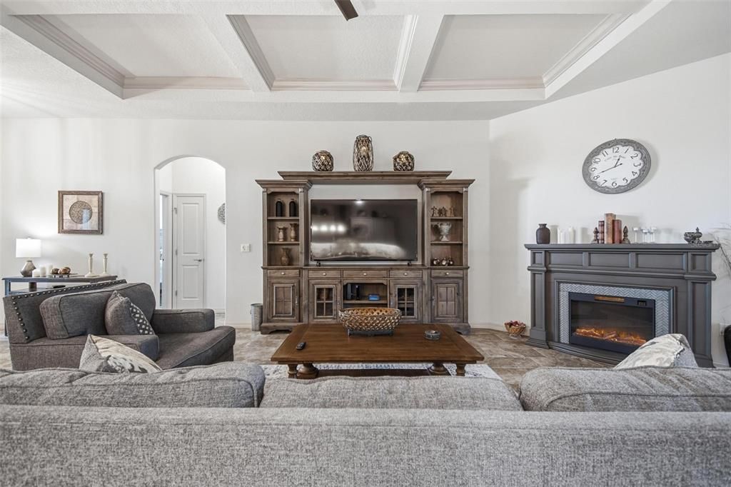For Sale: $525,000 (3 beds, 2 baths, 1943 Square Feet)